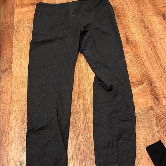 Gently used pair of vs/pink large cotton leggings - Picture 2 of 2